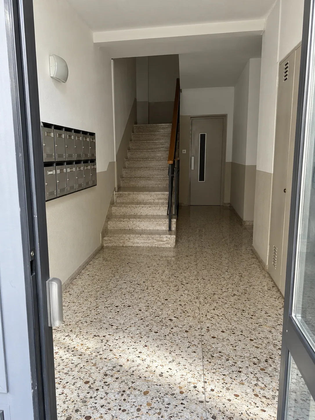 Exemple il·lustratiu: Renovació d’un vestíbul comunitari