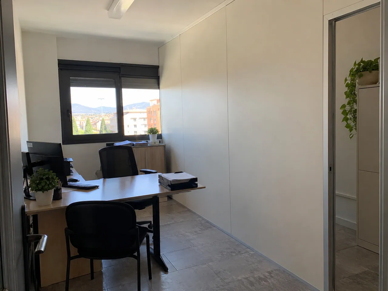 Ejemplo ilustrativo: Distribución interior de una oficina